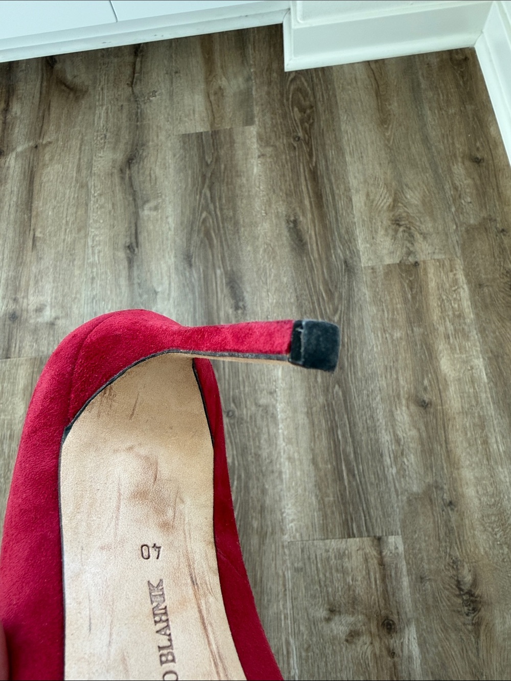 Manolo Blahnik Crimson Suede Pointed-Toe Pumps - Picture 8 of 10